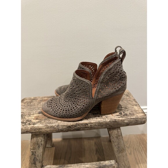 Jeffrey Campbell Taggart Perforated Suede Cutout Booties Taupe Grey 8.5 EUC - Picture 4 of 14